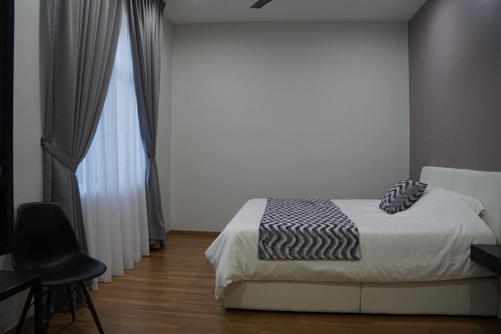 Shamrock Boutique Villa - Stay For 12 Person Batu Ferringhi Room photo