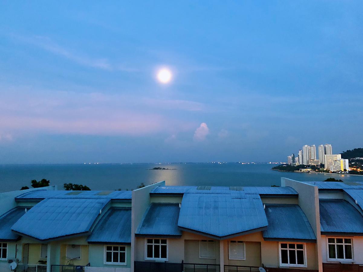 Shamrock Boutique Villa - Stay For 12 Person Batu Ferringhi Exterior photo
